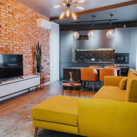 Charlotte Piata Unirii - Free Private Parking 2Bedrooms Apartment أرادايا المظهر الخارجي الصورة