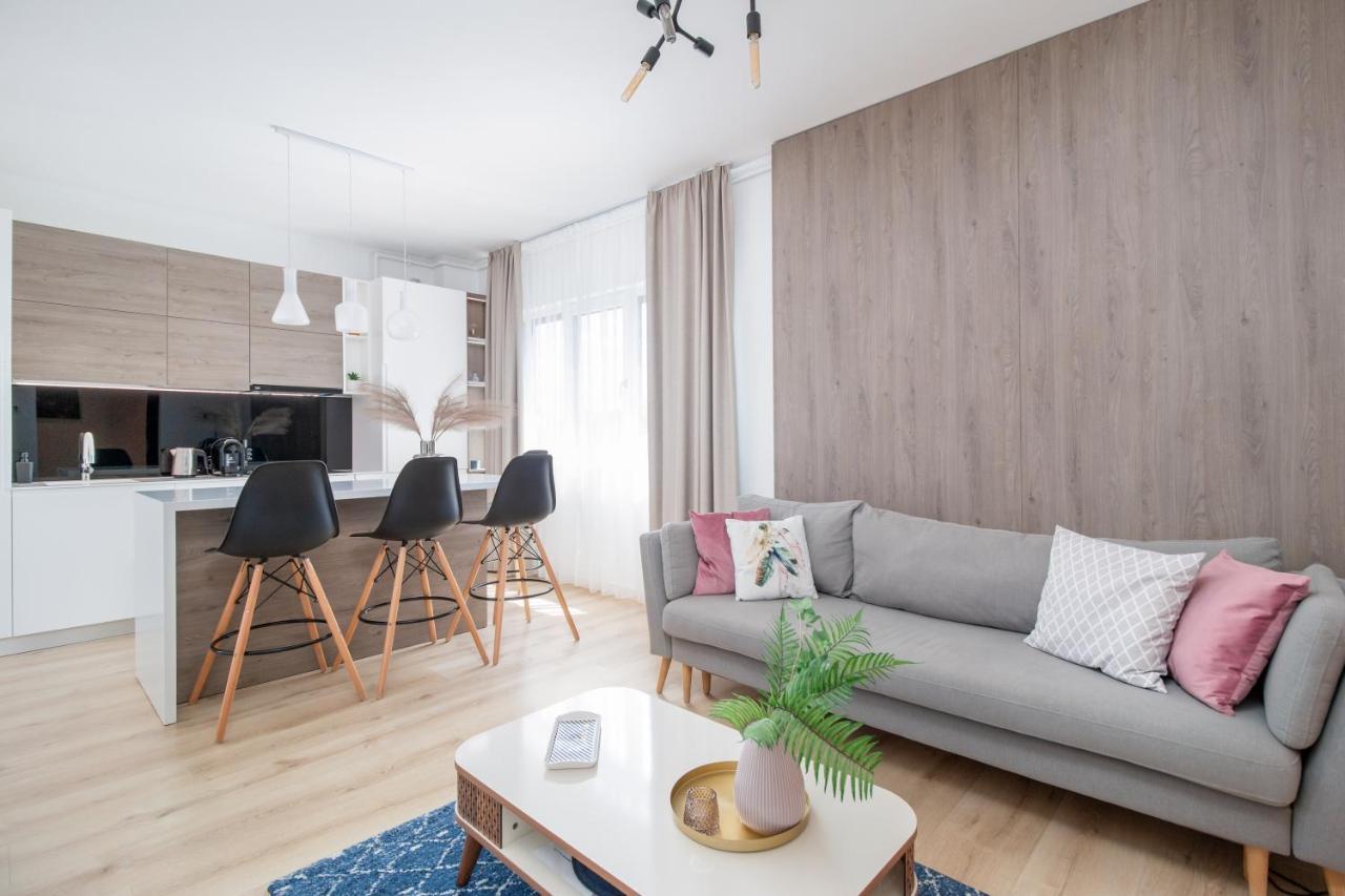 Charlotte Piata Unirii - Free Private Parking 2Bedrooms Apartment أرادايا المظهر الخارجي الصورة