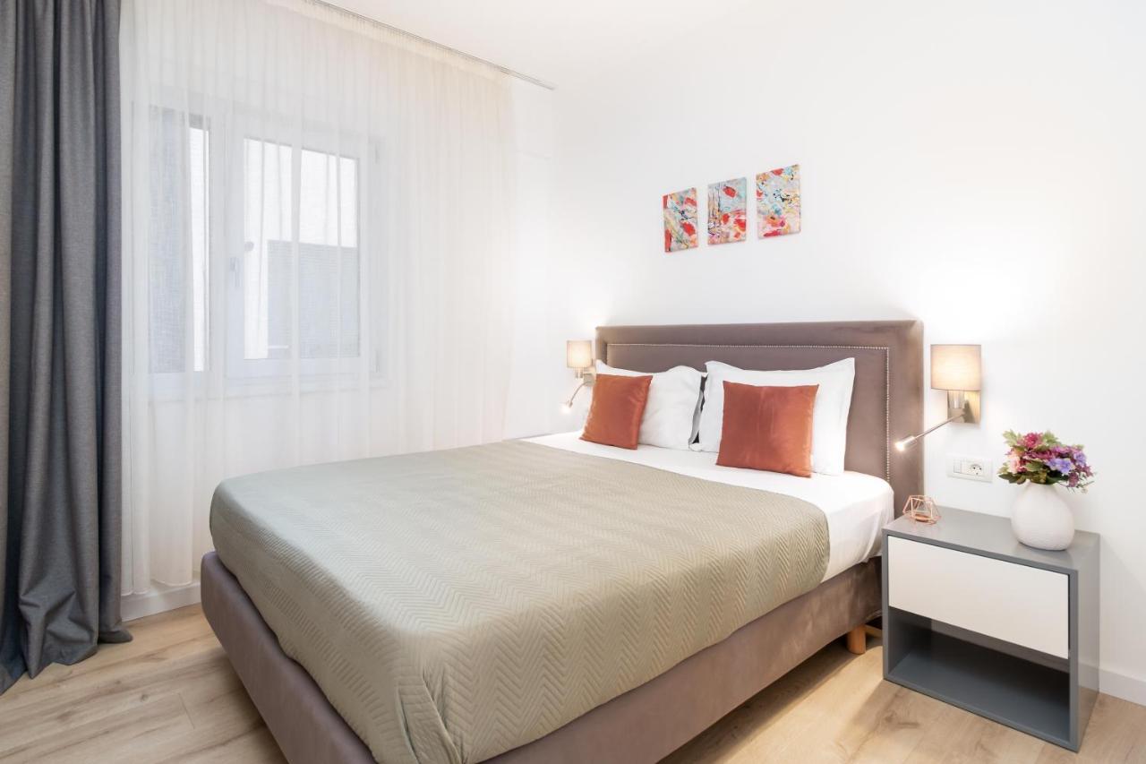 Charlotte Piata Unirii - Free Private Parking 2Bedrooms Apartment أرادايا المظهر الخارجي الصورة