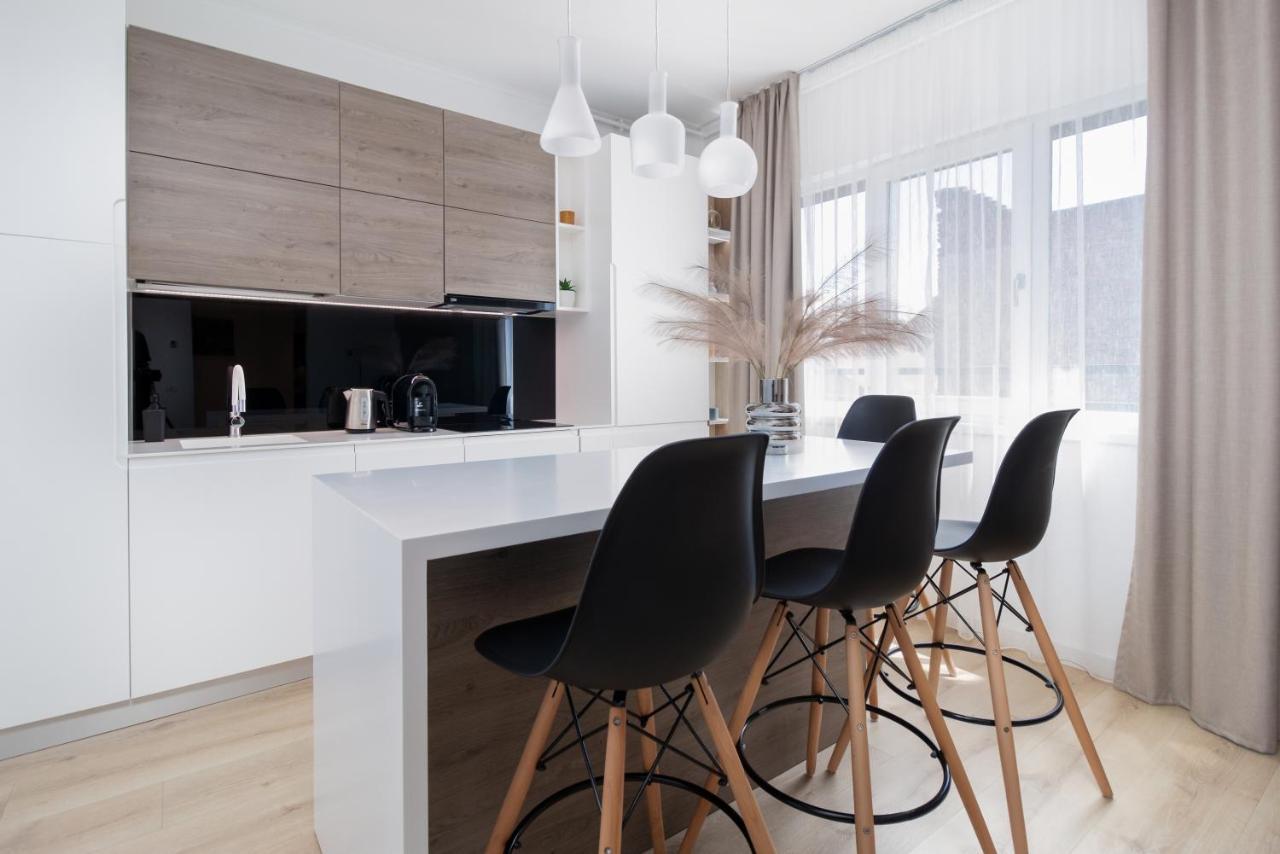 Charlotte Piata Unirii - Free Private Parking 2Bedrooms Apartment أرادايا المظهر الخارجي الصورة