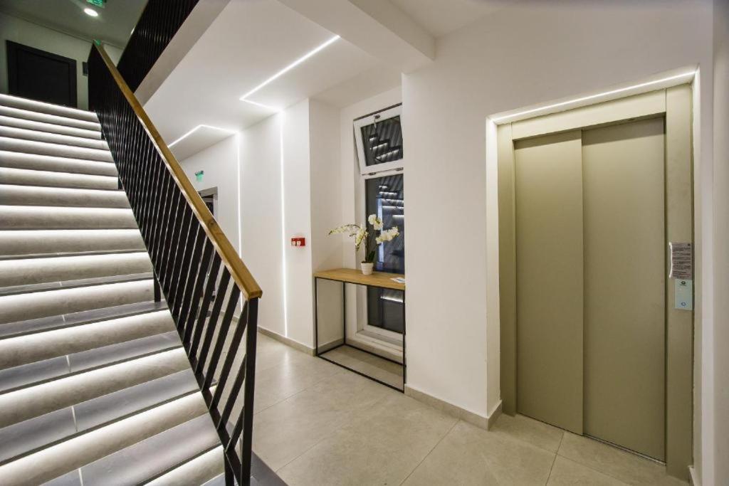 Charlotte Piata Unirii - Free Private Parking 2Bedrooms Apartment أرادايا المظهر الخارجي الصورة
