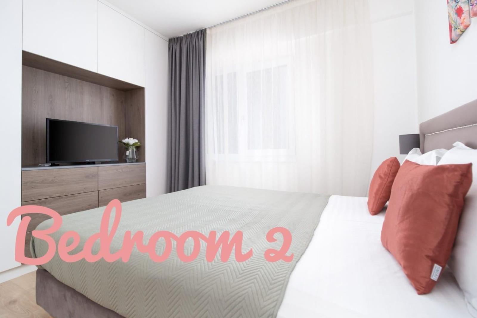 Charlotte Piata Unirii - Free Private Parking 2Bedrooms Apartment أرادايا المظهر الخارجي الصورة